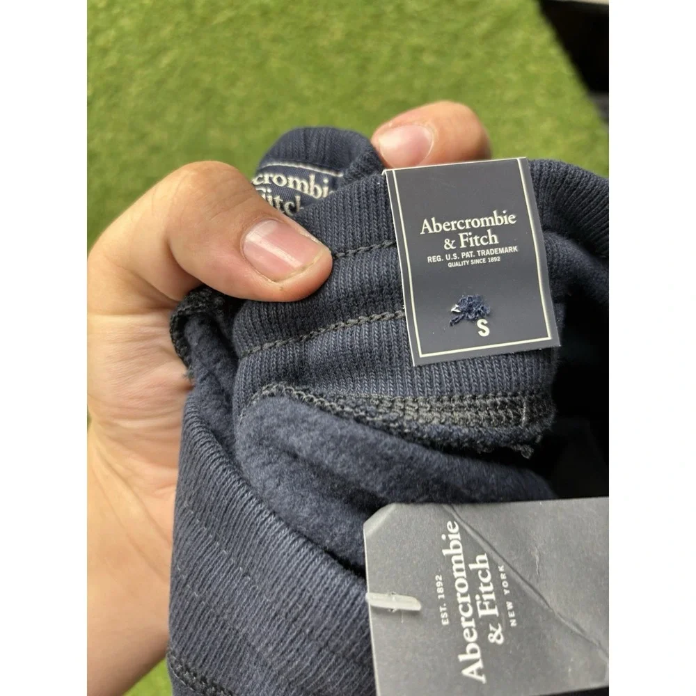 Abercrombie & Fitch shop confidence